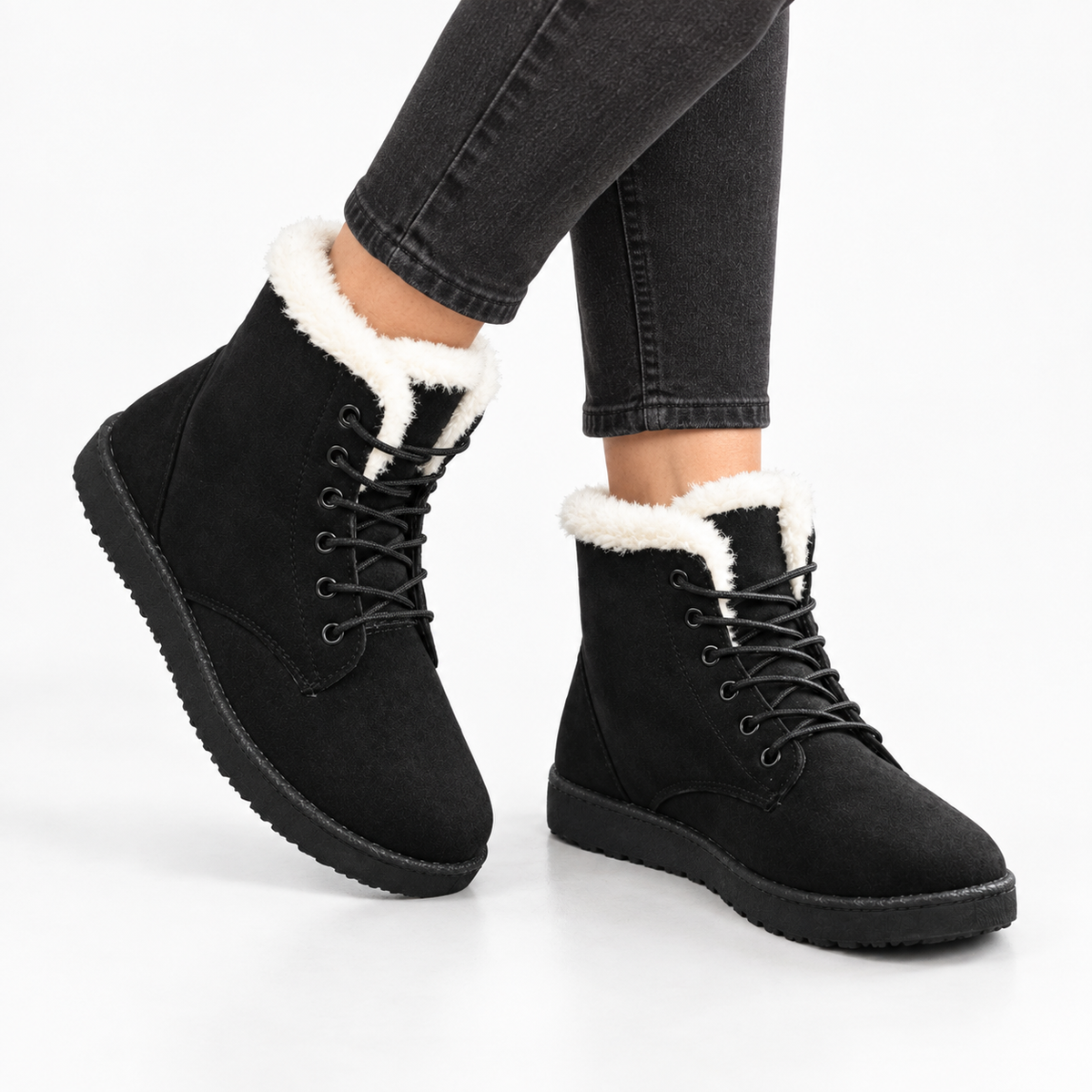 Lace-up winter ankle boots in a suede look with a faux fur collar
