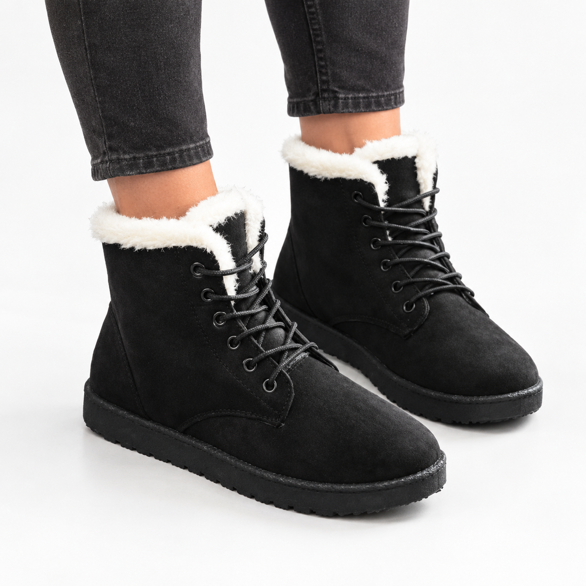 Lace-up winter ankle boots in a suede look with a faux fur collar