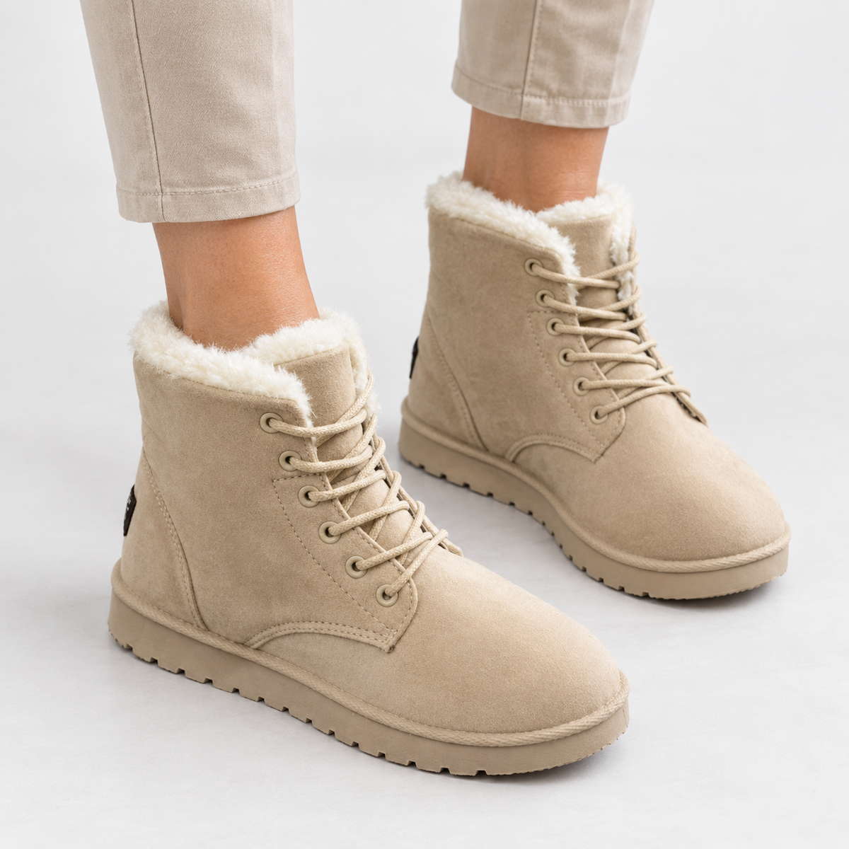 Lace-up winter ankle boots in a suede look with a faux fur collar