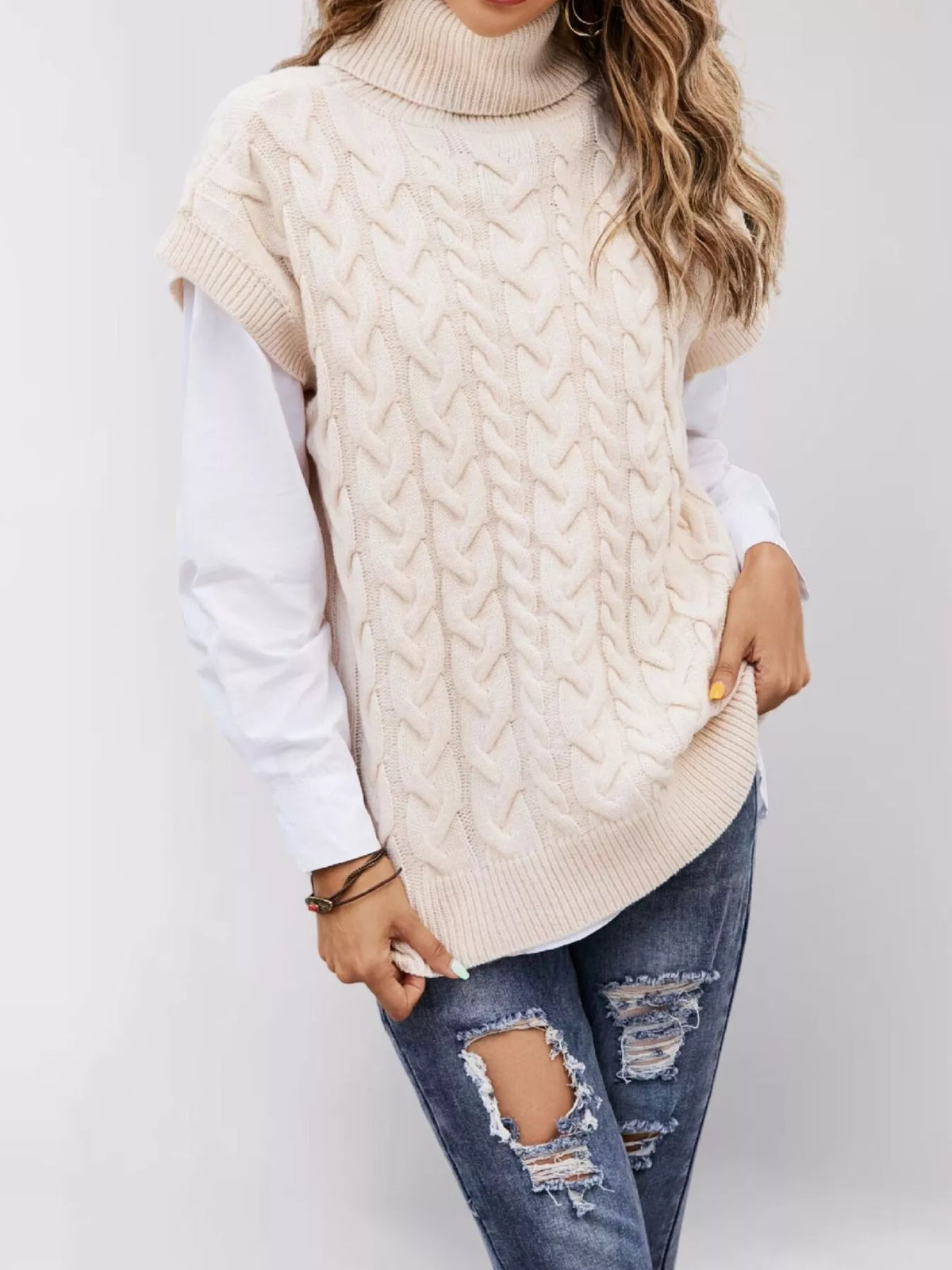Women's chunky cable knit jumper in Apricot