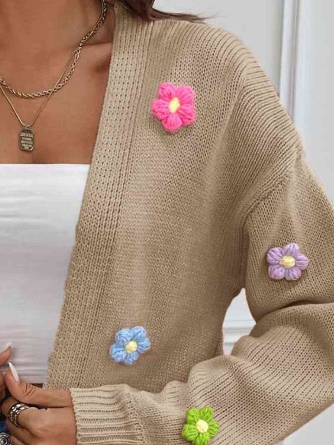 Women's crochet flower cardigan - detail
