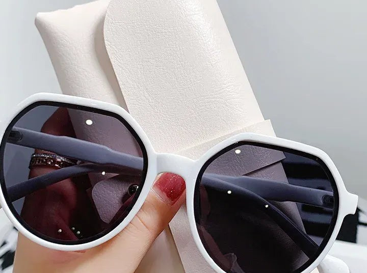 Oversized sunglasses with a geometric acetate frame