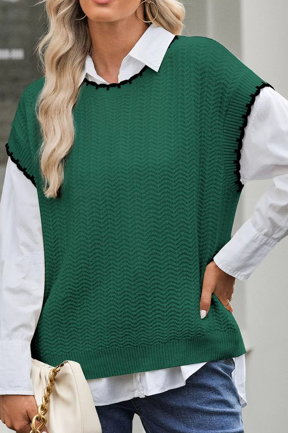 Women's textured cotton knitted vest - detail