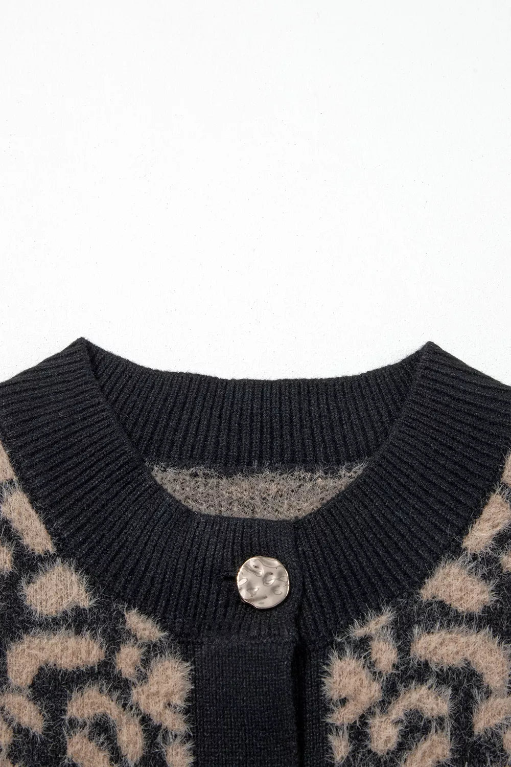 Women's leopard print knitted vest - detail
