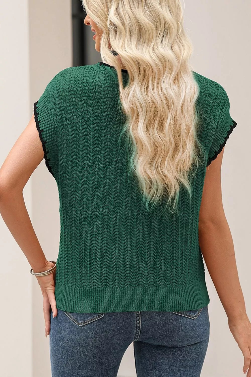 Women's textured cotton knitted vest - detail