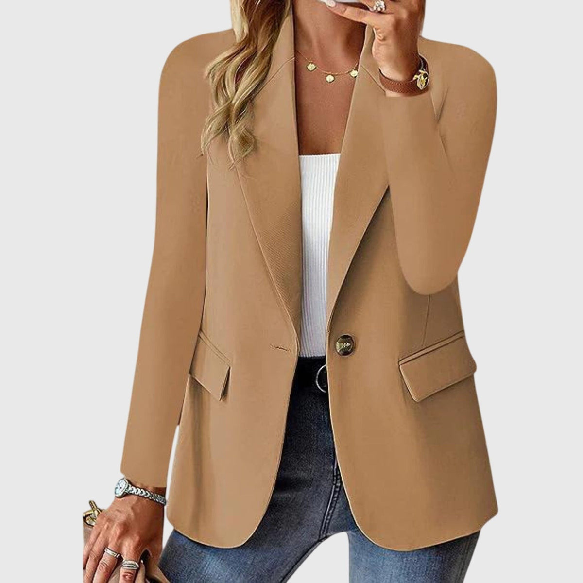 Women's fitted blazer with one button and flap pockets - camel