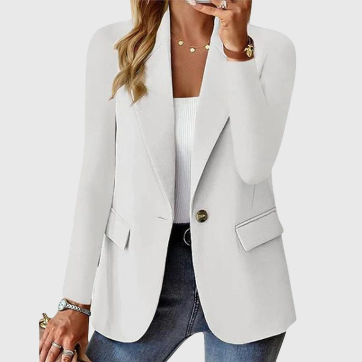 Women's fitted blazer with one button and flap pockets - off-white