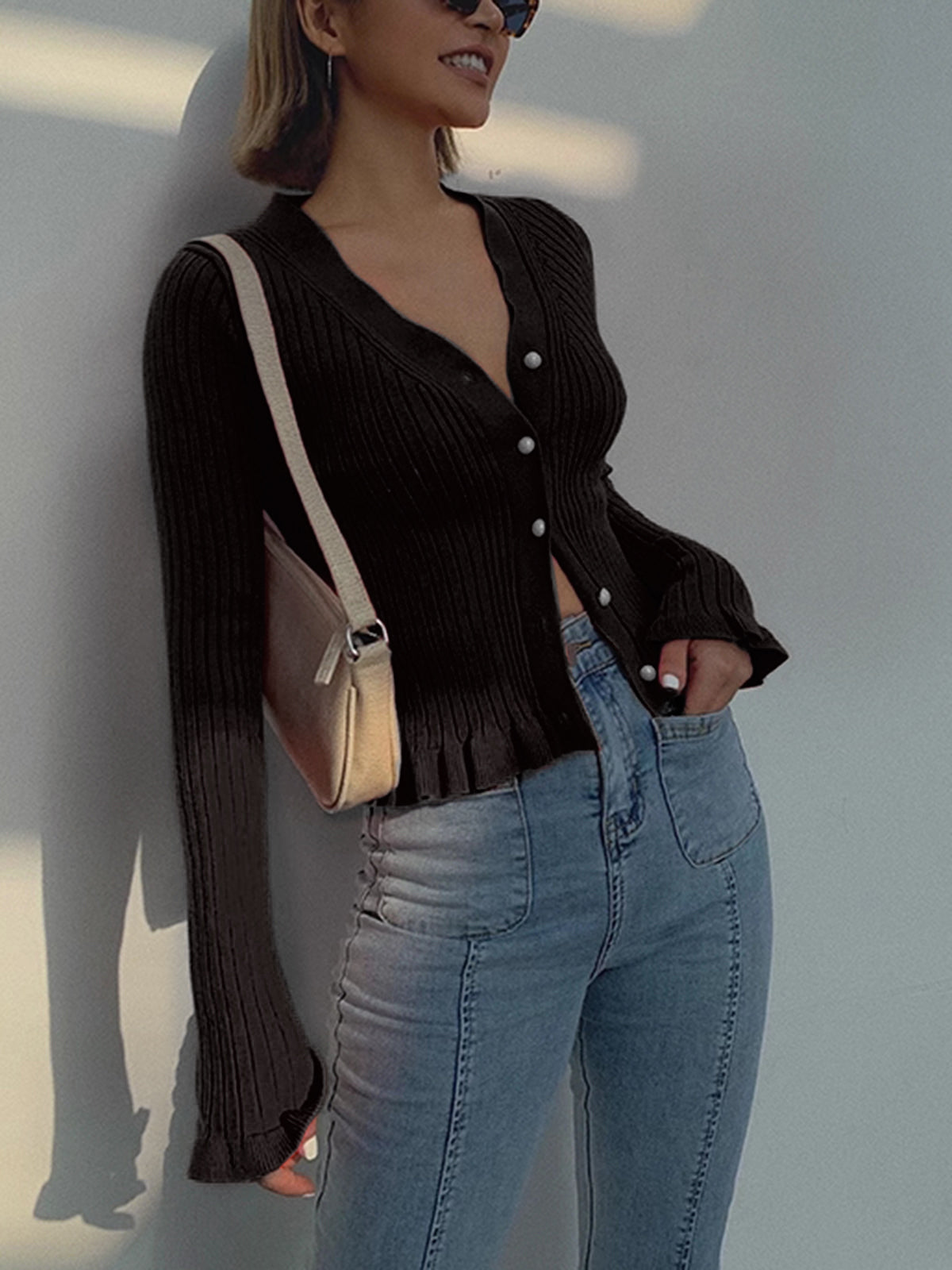 Women's fitted ribbed cardigan with a V-neck, pearl-look buttons and ruffle hem - black