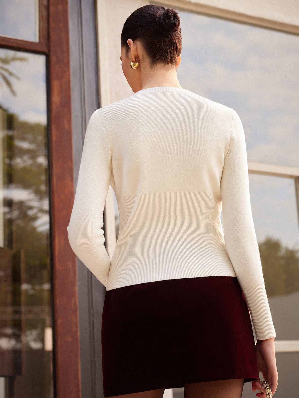 Women's fitted ribbed cardigan with a scalloped edge and gold-tone buttons
