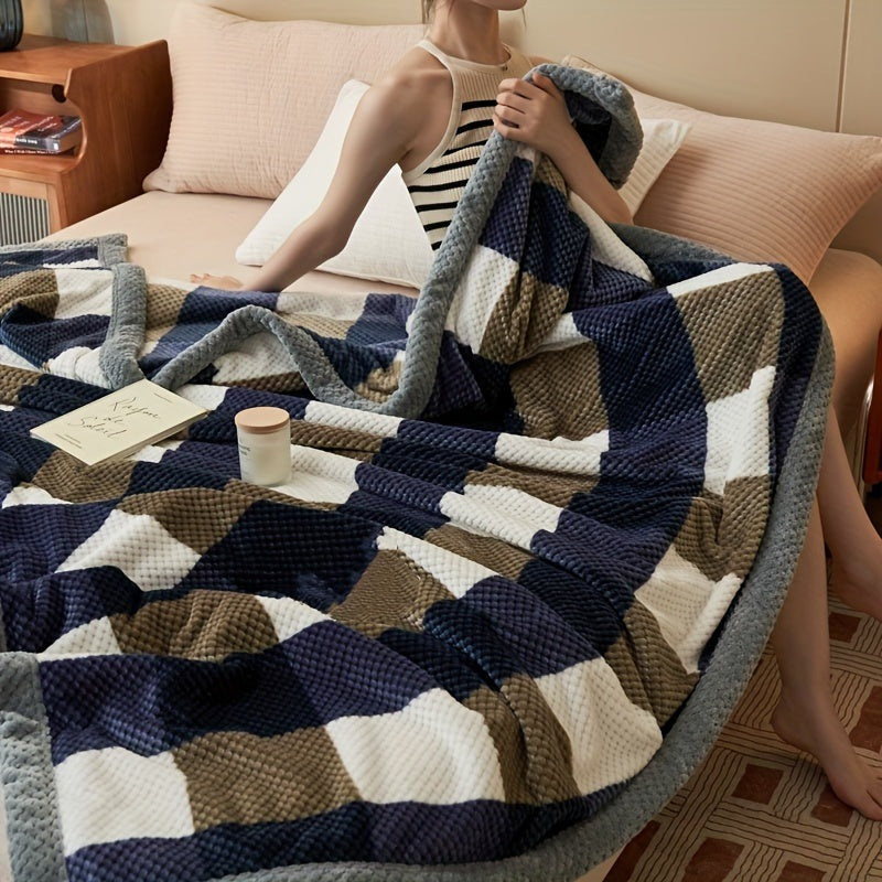 Fleece throw with a check pattern and waffle texture - view 3