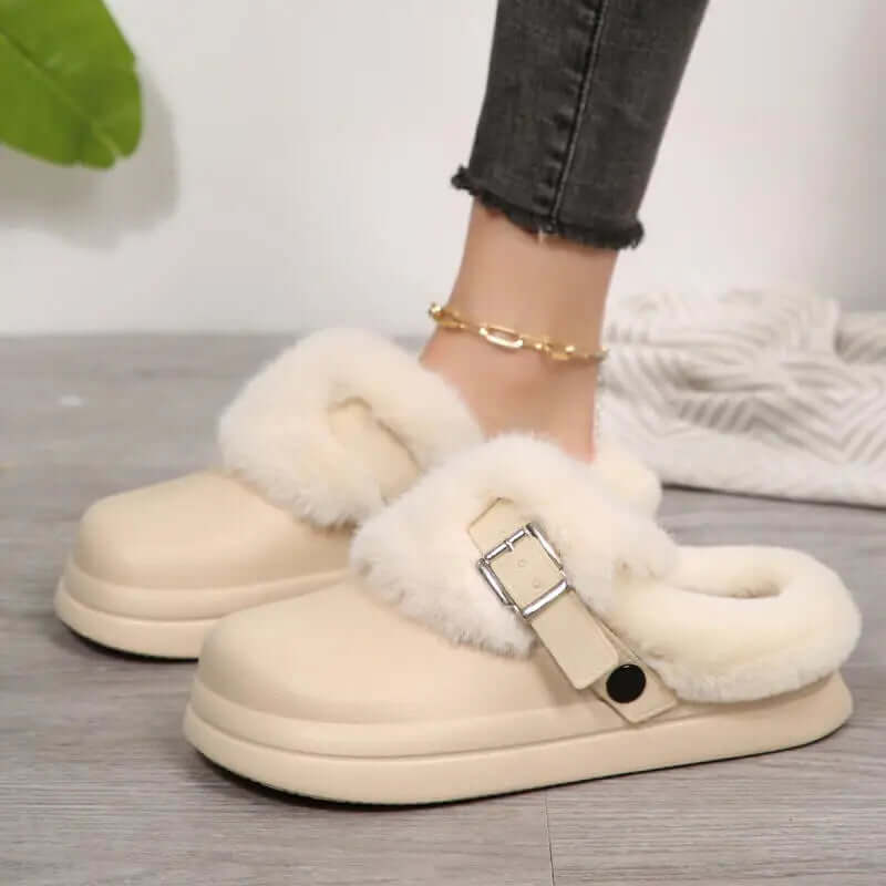 Women's fluffy EVA clog slippers with a wide faux fur band, buckle and thick sole - view 4