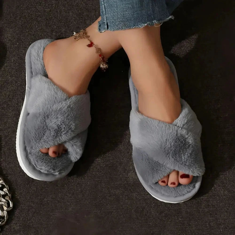 Fluffy slippers with crossed plush bands, open toe and memory foam footbed - grey