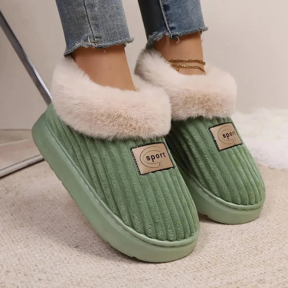 Fluffy slippers with a platform sole, ribbed upper and plush cuff over the ankle - green