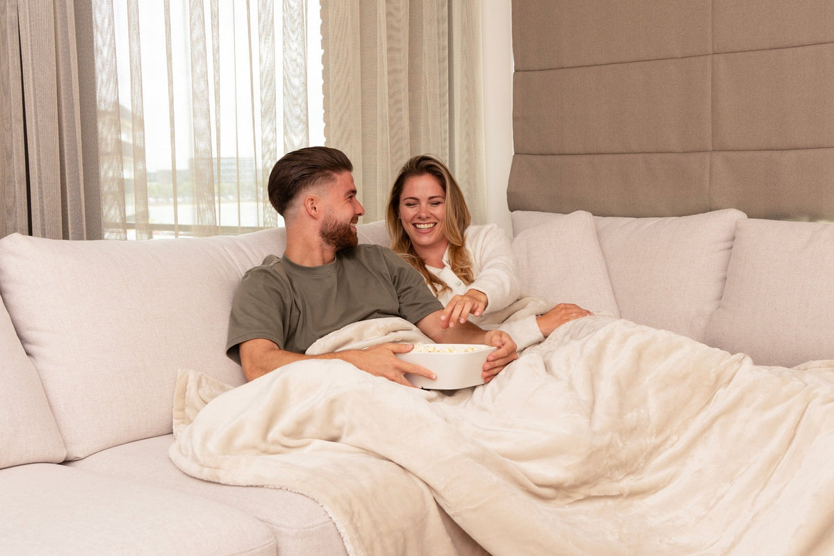 Electric heated throw 180 x 160 cm with extra heating wires and a display controller - view 2