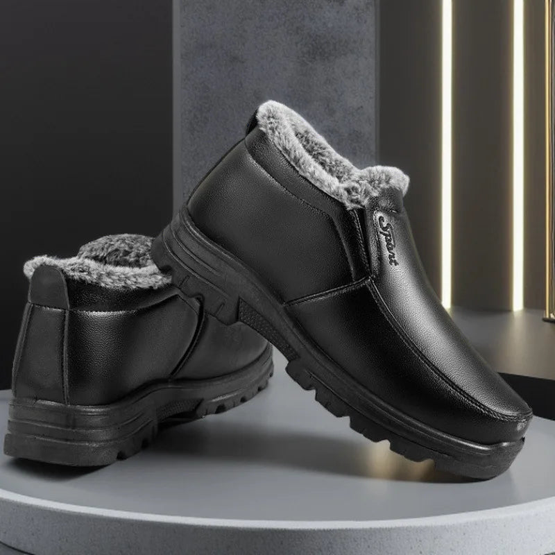 Slip-on winter shoes in a leather look with a deep faux fur collar