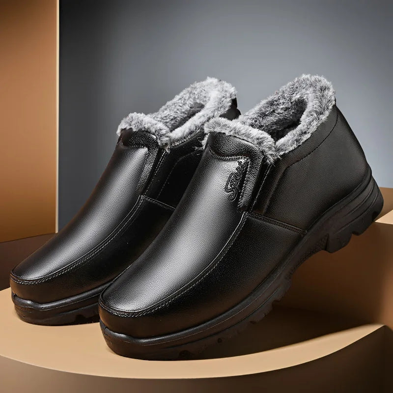 Slip-on winter shoes in a leather look with a deep faux fur collar