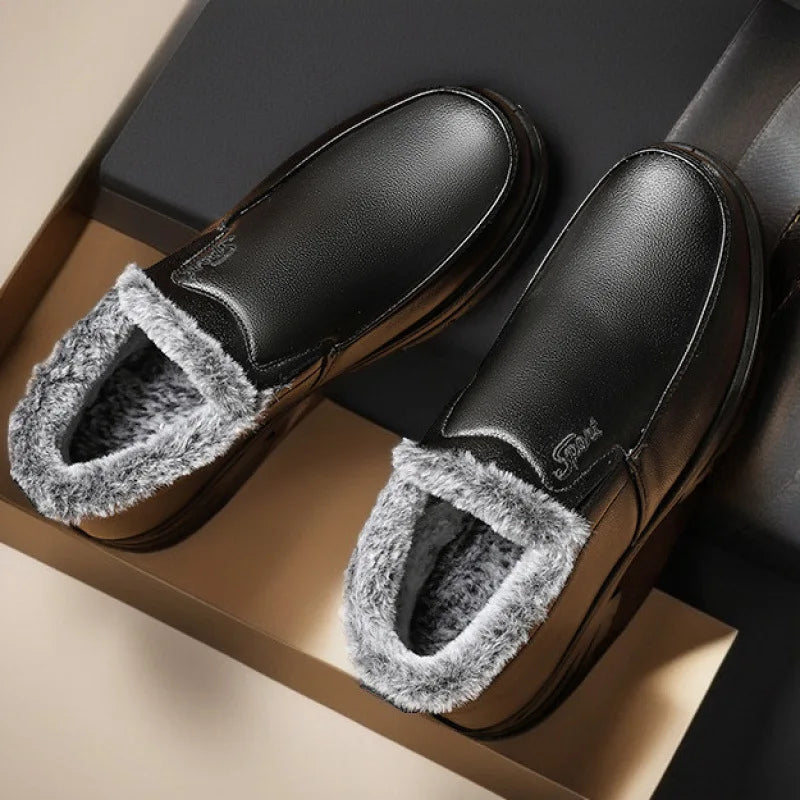Slip-on winter shoes in a leather look with a deep faux fur collar