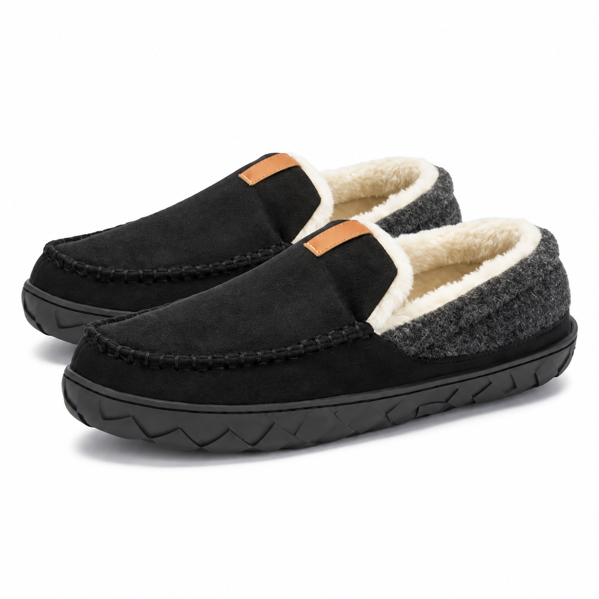 Men's moccasin slippers with a fleece lining, a knitted heel panel and a rubber sole in black