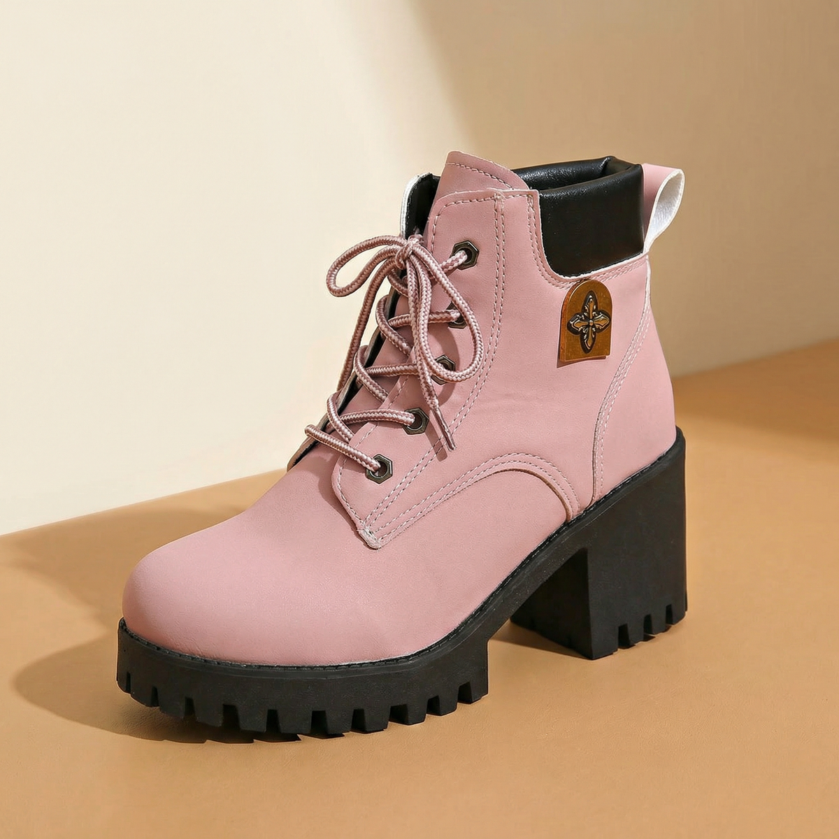 Women's chunky platform lace-up boots - detail