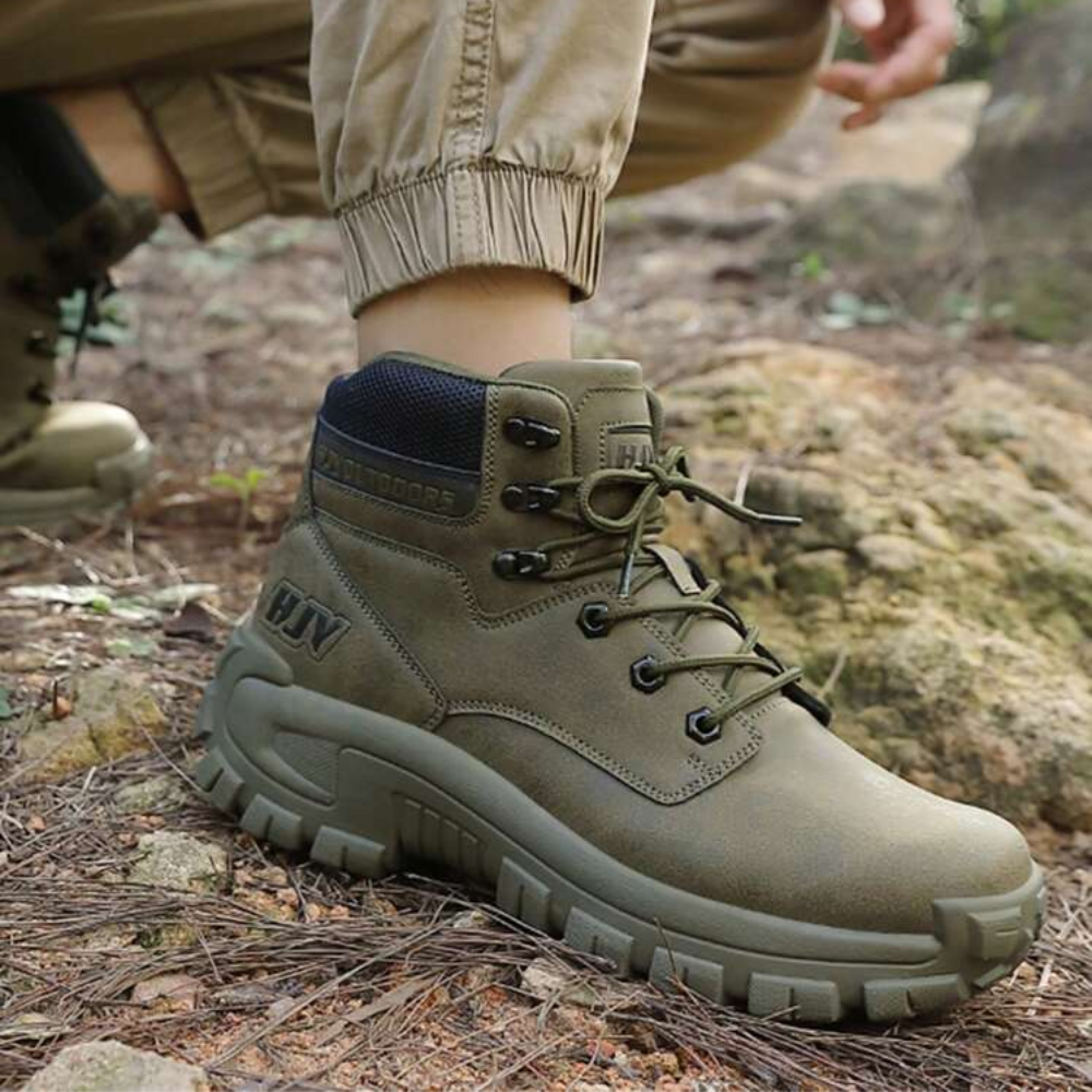 Men's high-top hiking boots with a padded collar and lug sole