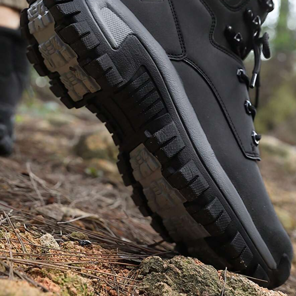 Men's high-top hiking boots with a padded collar and lug sole