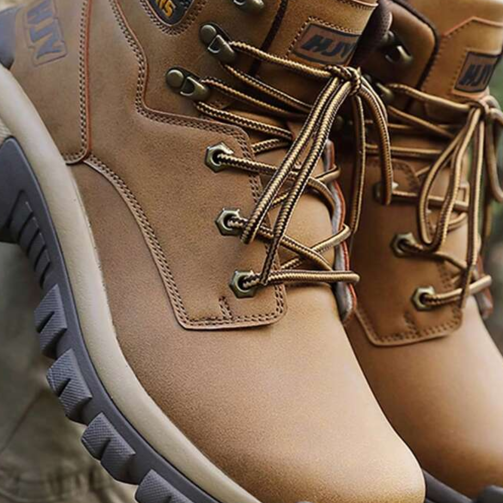 Men's high-top hiking boots with a padded collar and lug sole