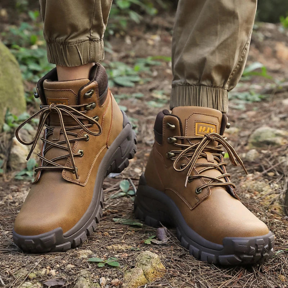 Men's high-top hiking boots with a padded collar and lug sole