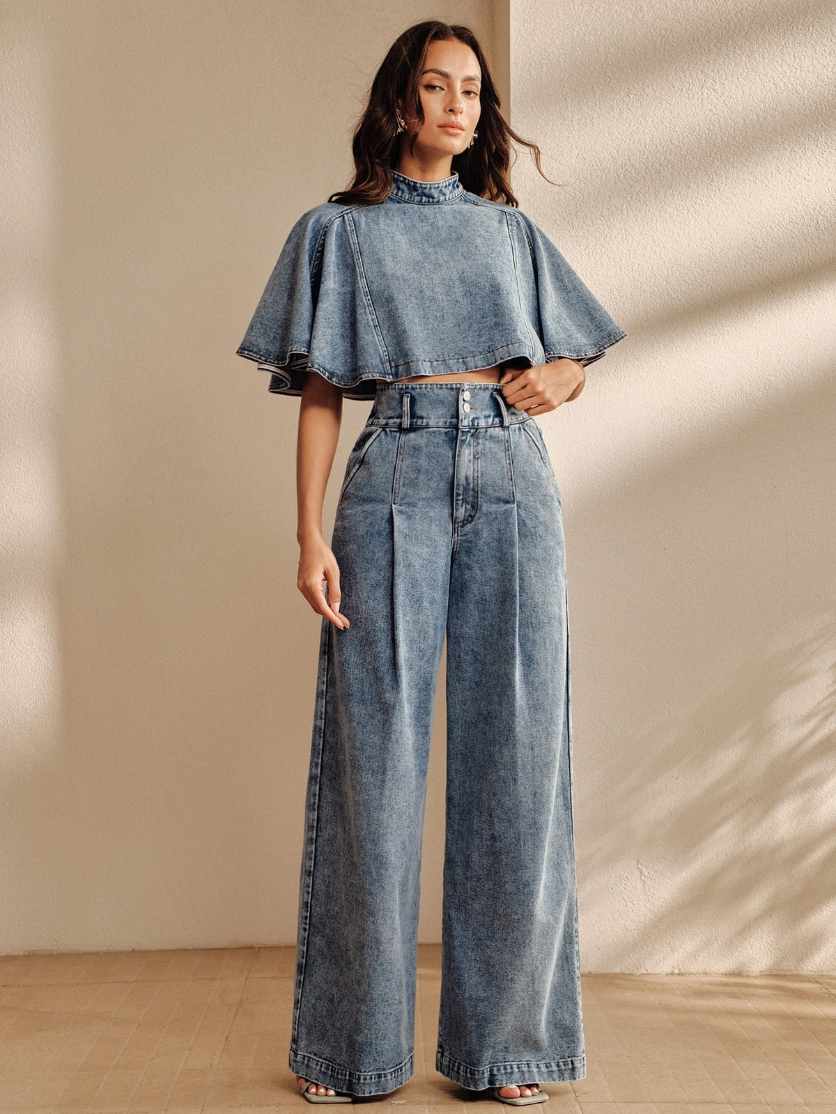 High waisted wide leg jeans for women with a double button and front seam - light blue
