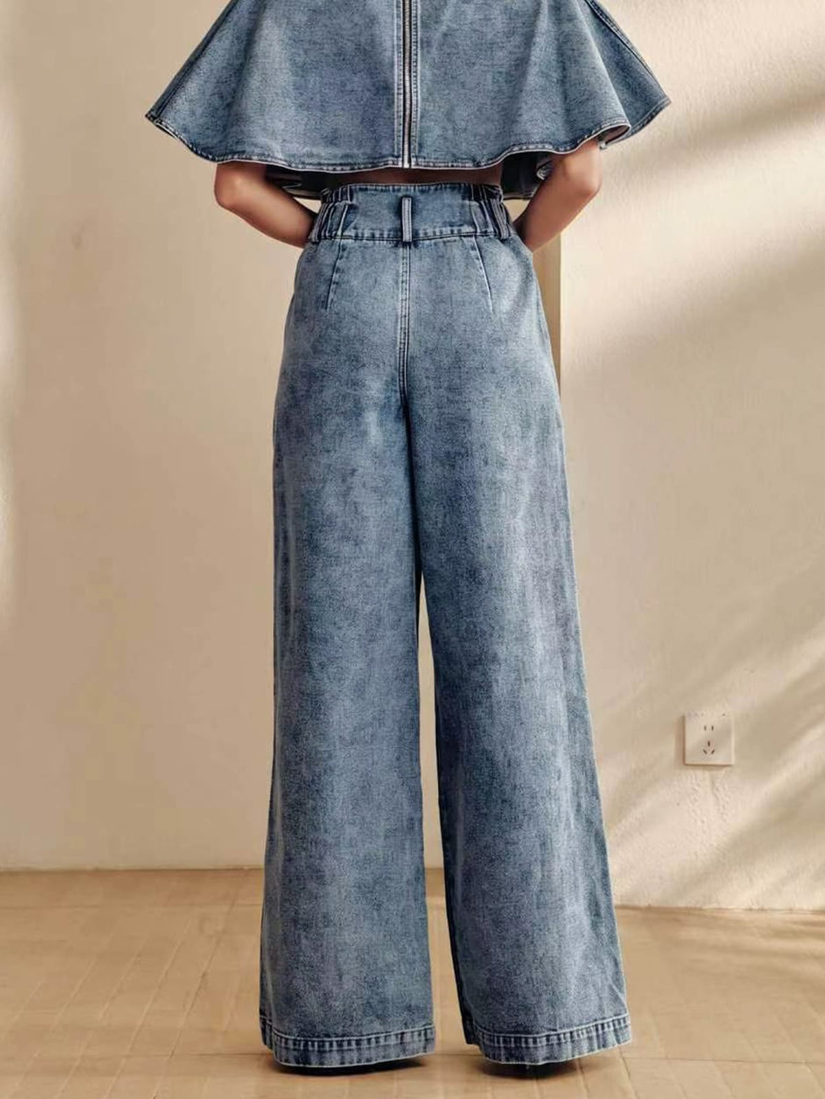 High waisted wide leg jeans for women with a double button and front seam - view 6