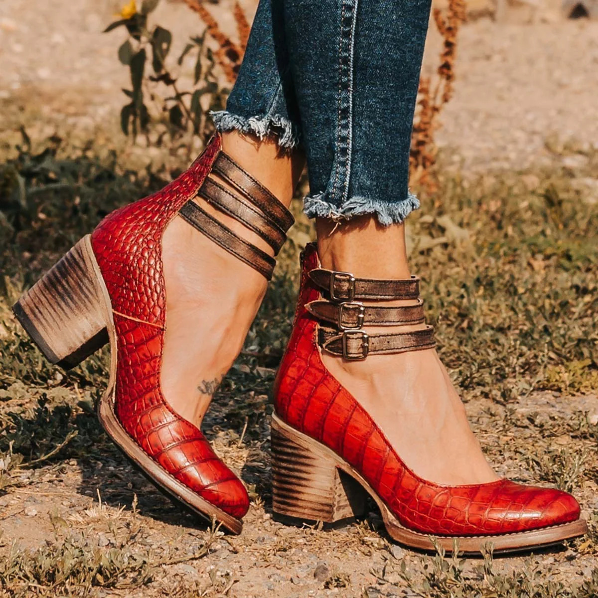 Women's Sandals - Elegant and Comfortable Sandals in Red snake