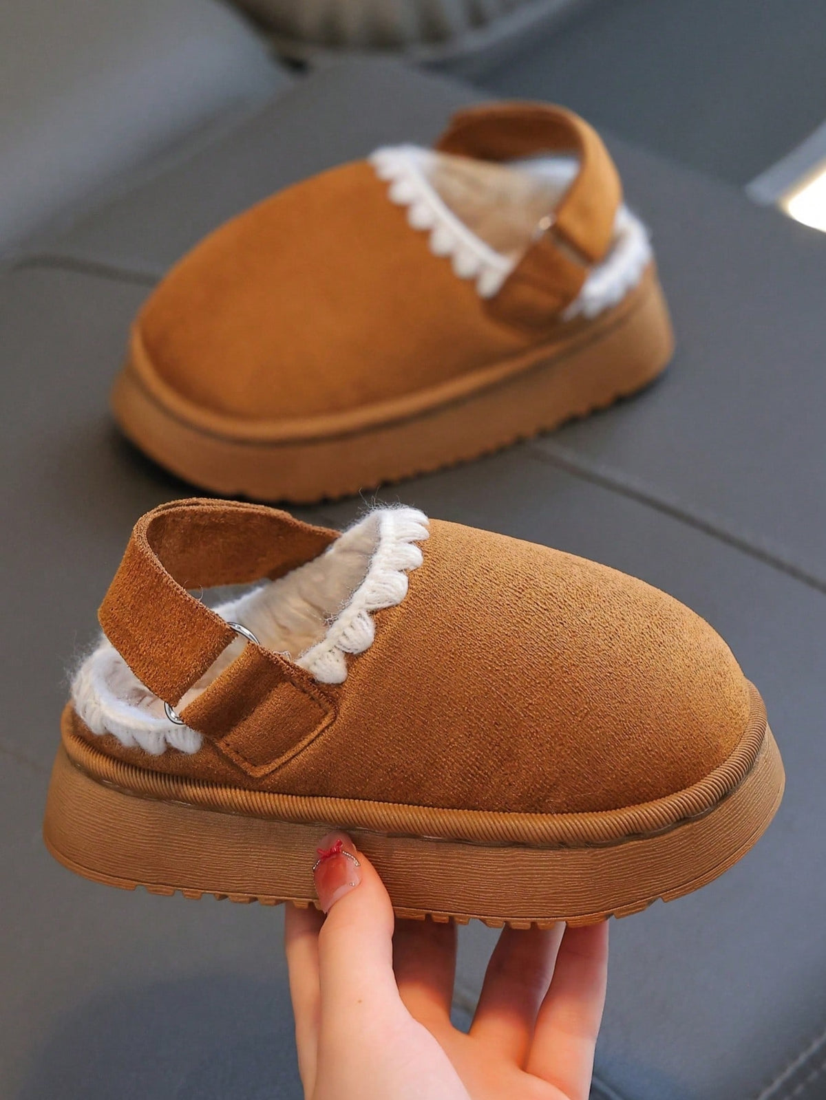 Kids slippers in a suede look with a hook-and-loop heel strap, plush lining and scalloped trim - view 4