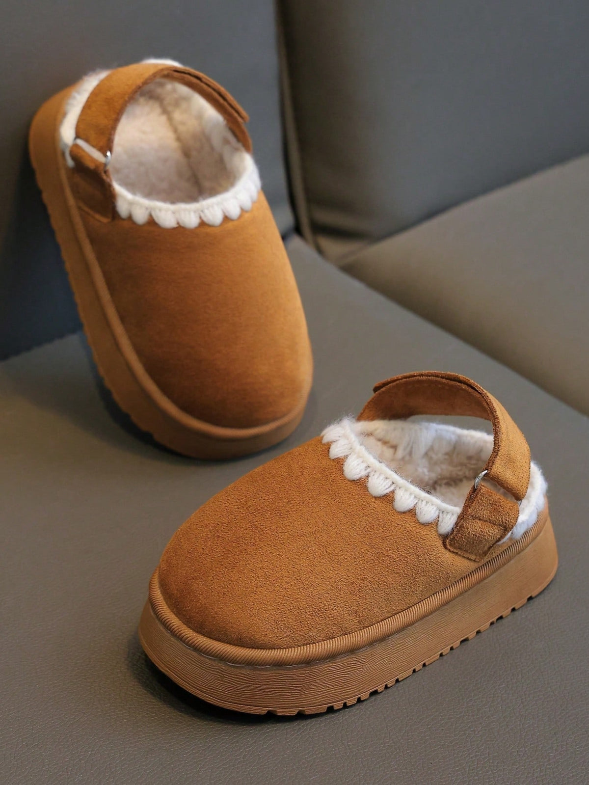 Kids slippers in a suede look with a hook-and-loop heel strap, plush lining and scalloped trim - view 6