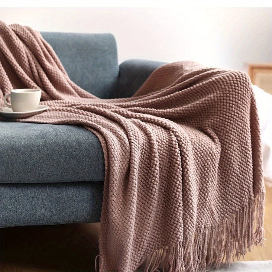 Knitted throw with a bobble texture and fringes - dusty pink