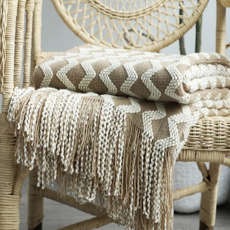 Knitted throw with a zigzag pattern and long tassels - taupe