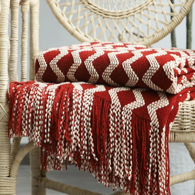 Knitted throw with a zigzag pattern and long tassels - red