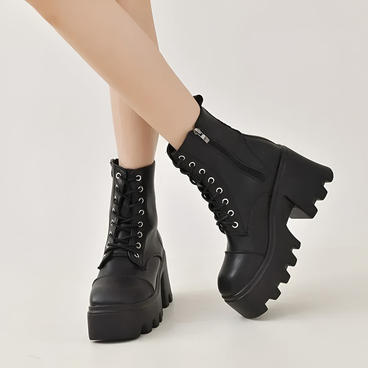Lug sole of the black platform boot, seen from the side