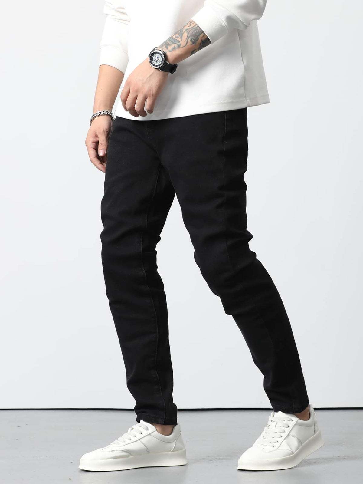Skinny jeans for men with a slim leg down to the ankle, five pockets and a zip fly - view 8