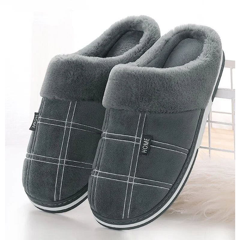Men's slippers with check stitching, a plush collar and open back