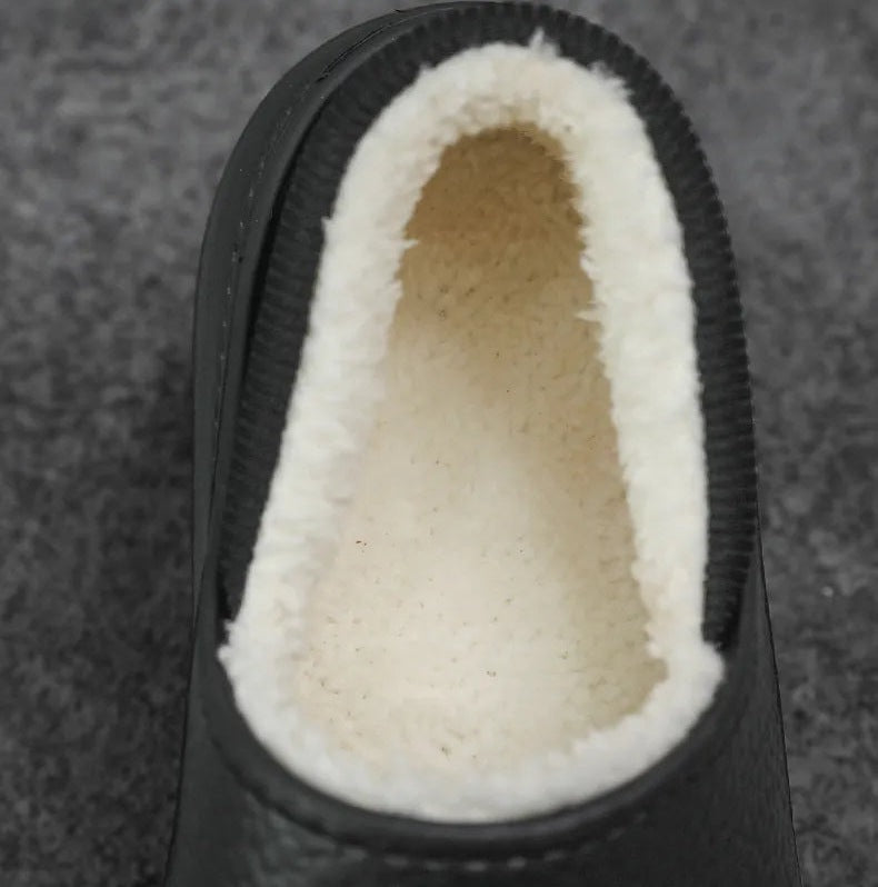 Men's clog slippers with a pebbled shell, teddy lining and a rib-knit collar at the heel - view 5