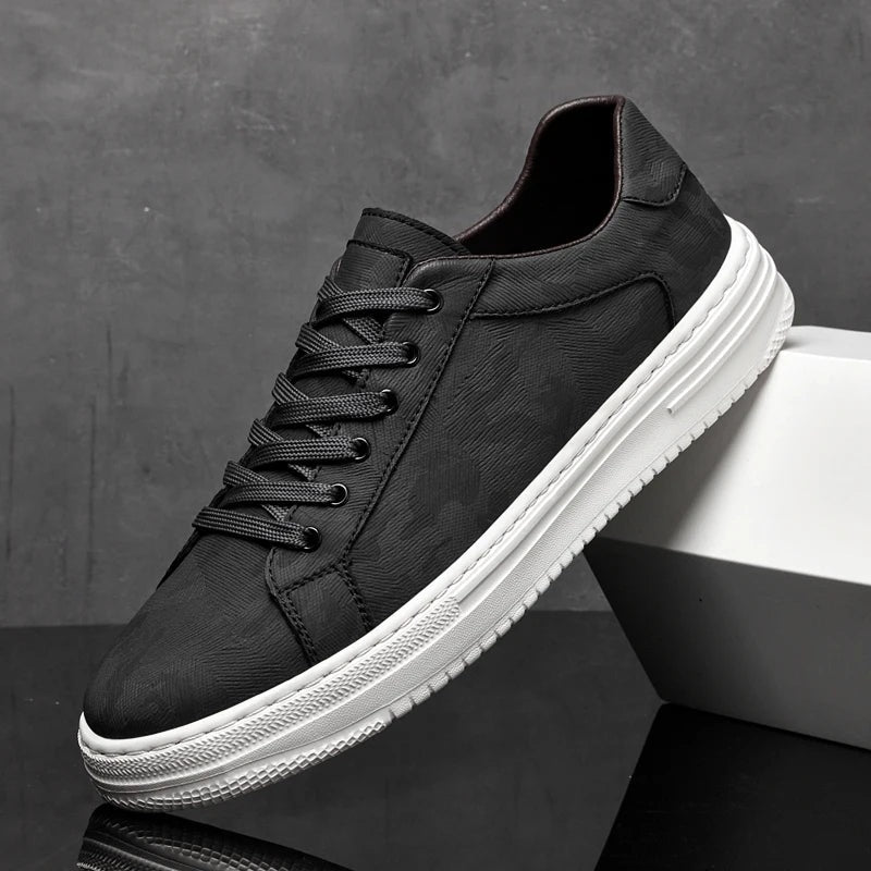 Men's low faux leather trainers with an embossed geometric pattern and a white rubber sole - black