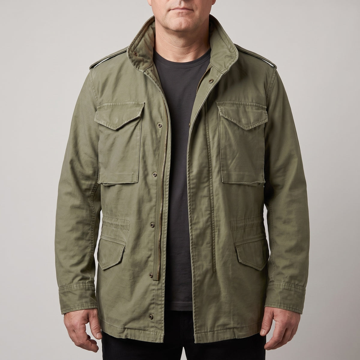 Men's field jacket with four flap pockets and a stand collar - army green