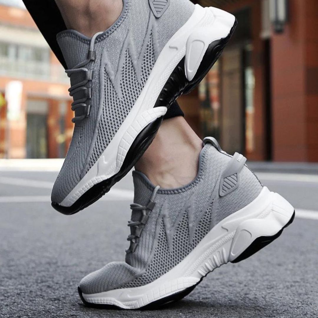 Men's height-increasing knit trainers with a hidden lift