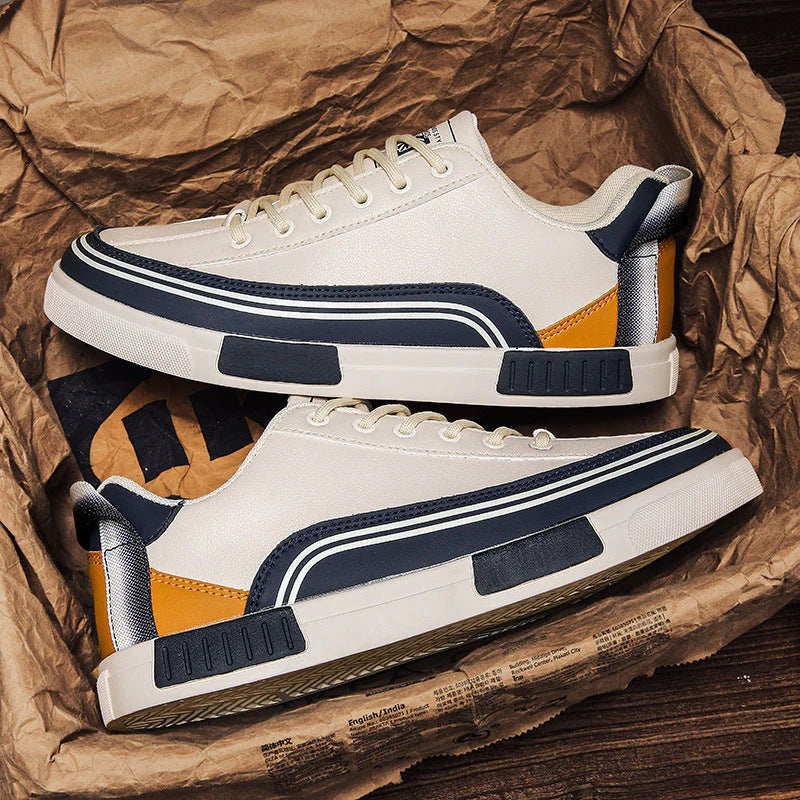 Men's low-top white faux leather trainers with curved stripes and a coloured heel loop - view 4