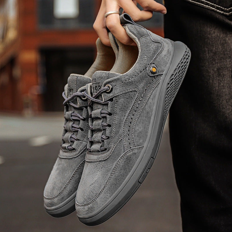 Men's low trainers in a suede look with contrast stitching, six eyelets and a flat tonal sole - grey