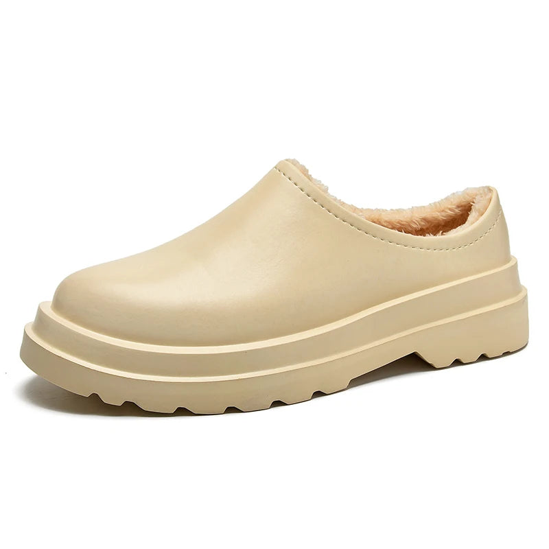 Men's closed slipper with a smooth leather-look upper, plush lining and thick lug sole - beige