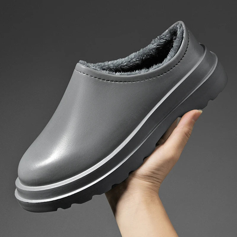 Men's closed slipper with a smooth leather-look upper, plush lining and thick lug sole - view 6