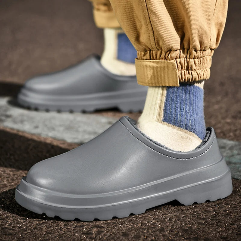 Men's closed slipper with a smooth leather-look upper, plush lining and thick lug sole - view 7