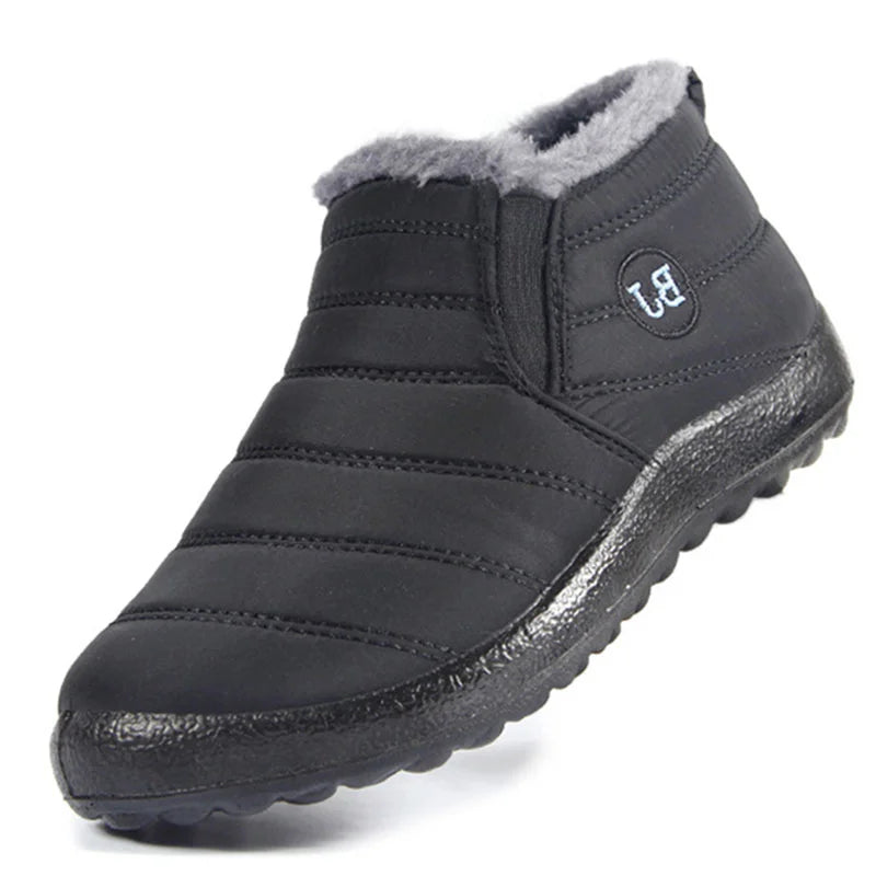 Men's snow boots with a quilted upper, side elastic, plush collar and tread sole - black