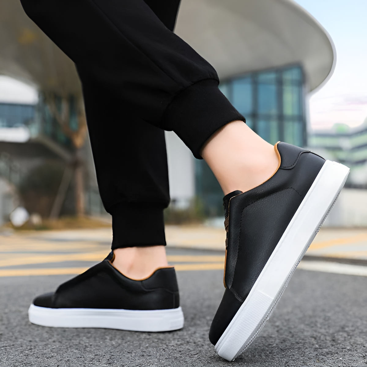 Men's slip-on trainers in faux leather with elastic laces