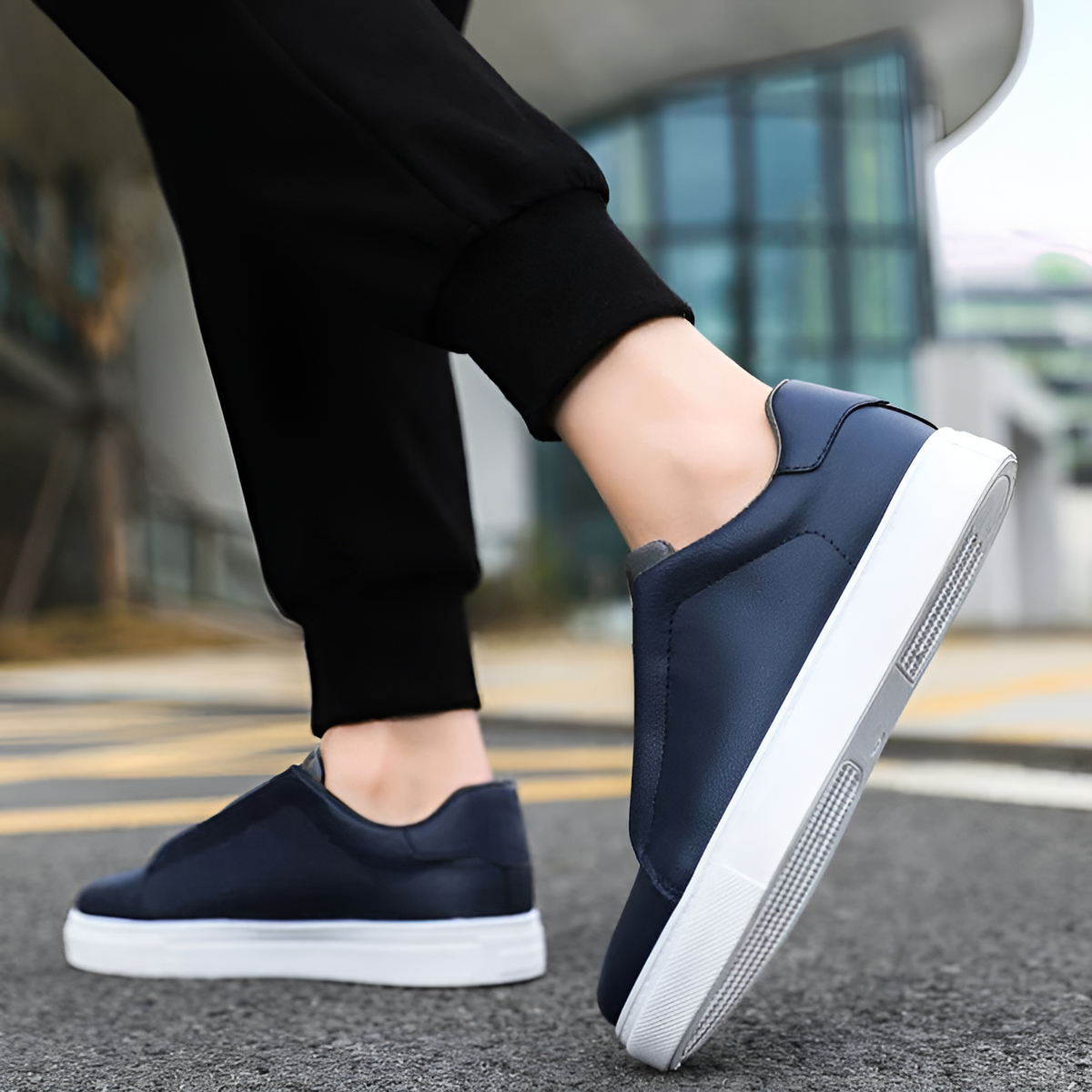 Men's slip-on trainers in faux leather with elastic laces